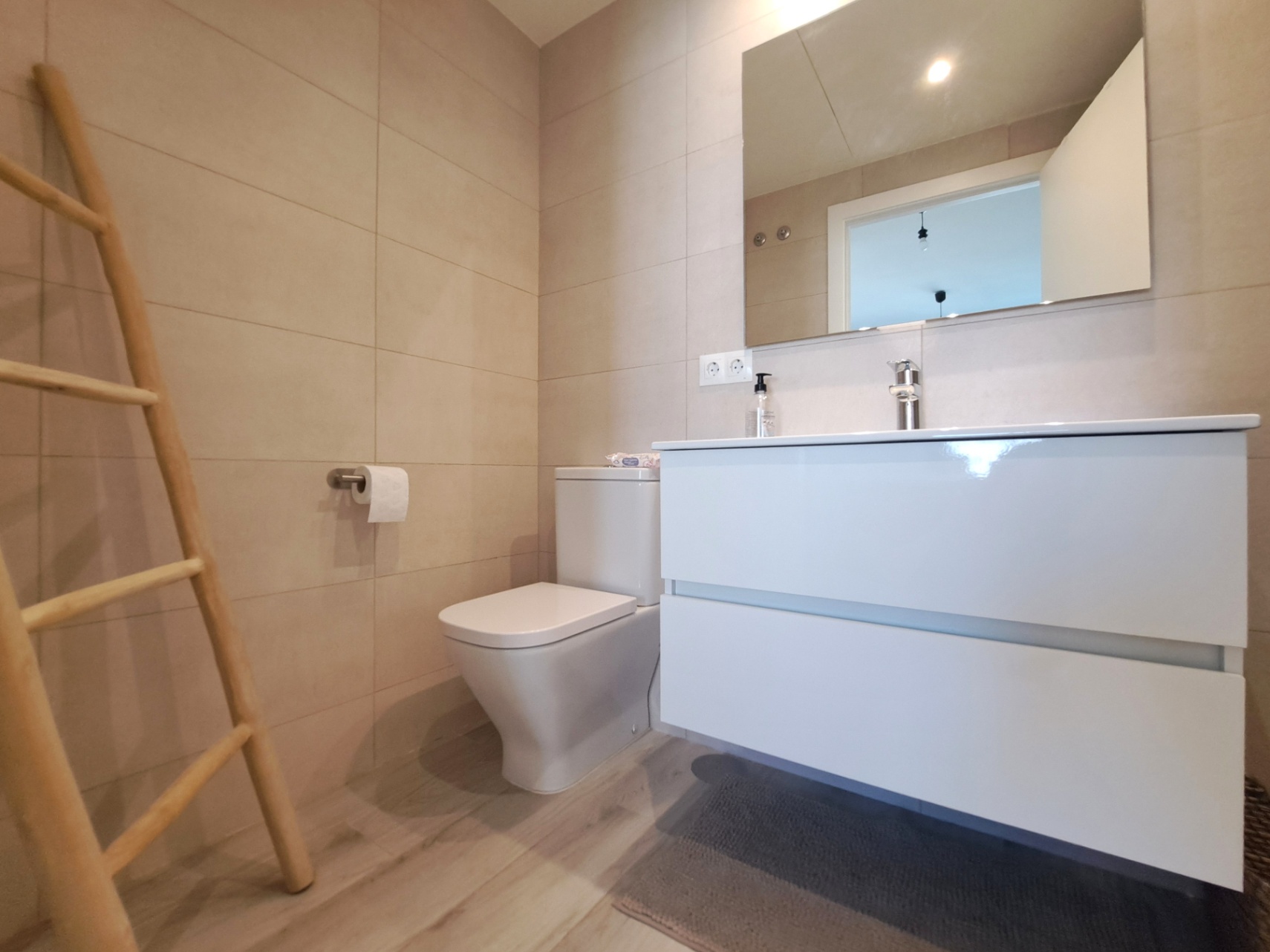 Apartamento en planta baja con gran terraza junto al Club Náutico de Dénia