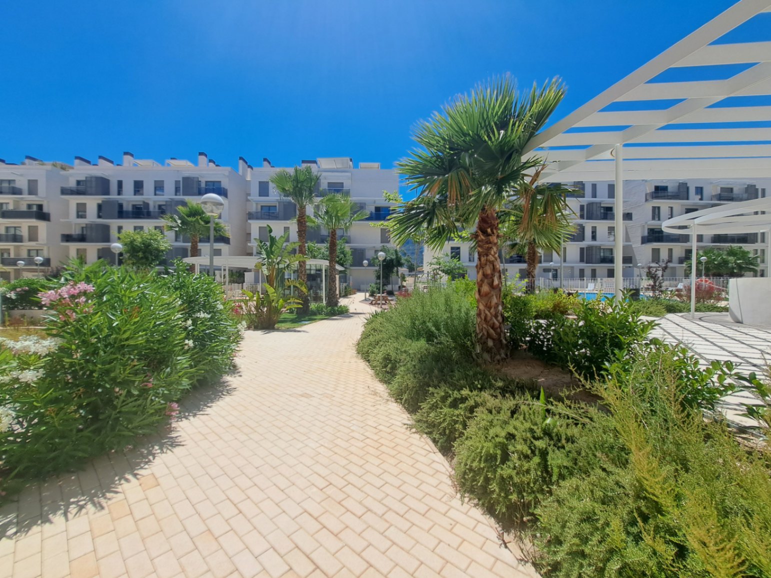Apartamento en planta baja con gran terraza junto al Club Náutico de Dénia