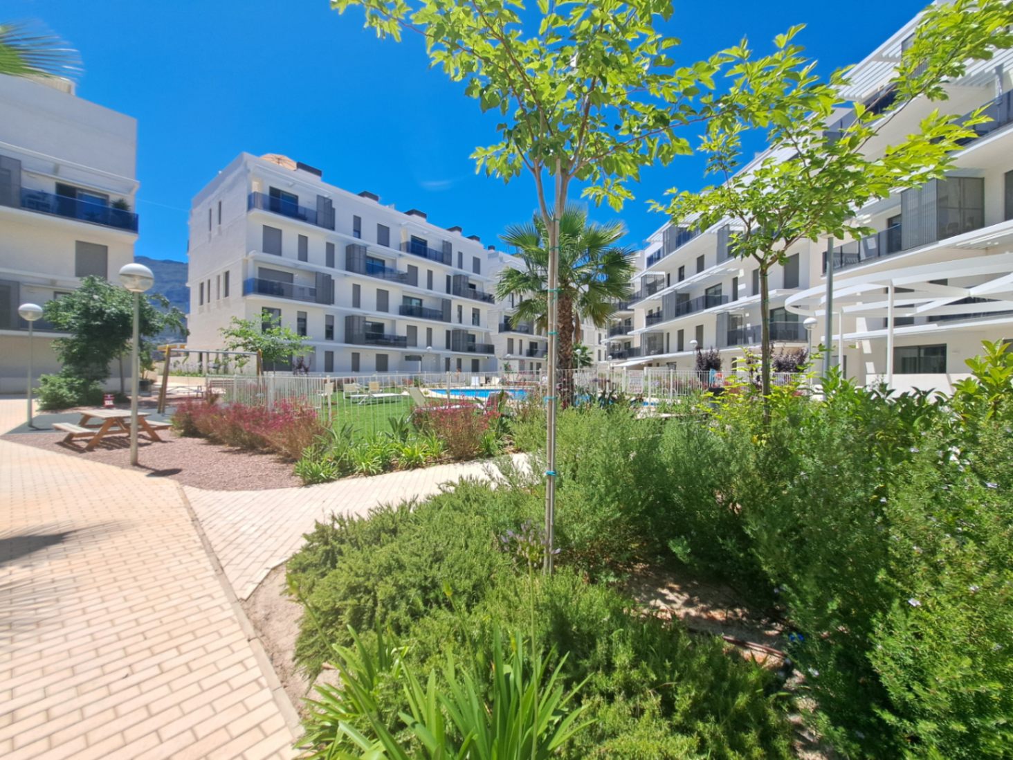 Apartamento en planta baja con gran terraza junto al Club Náutico de Dénia