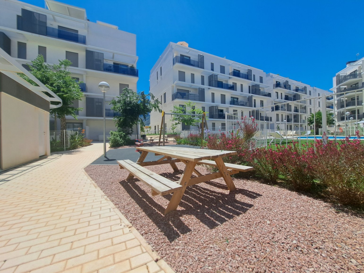 Apartamento en planta baja con gran terraza junto al Club Náutico de Dénia