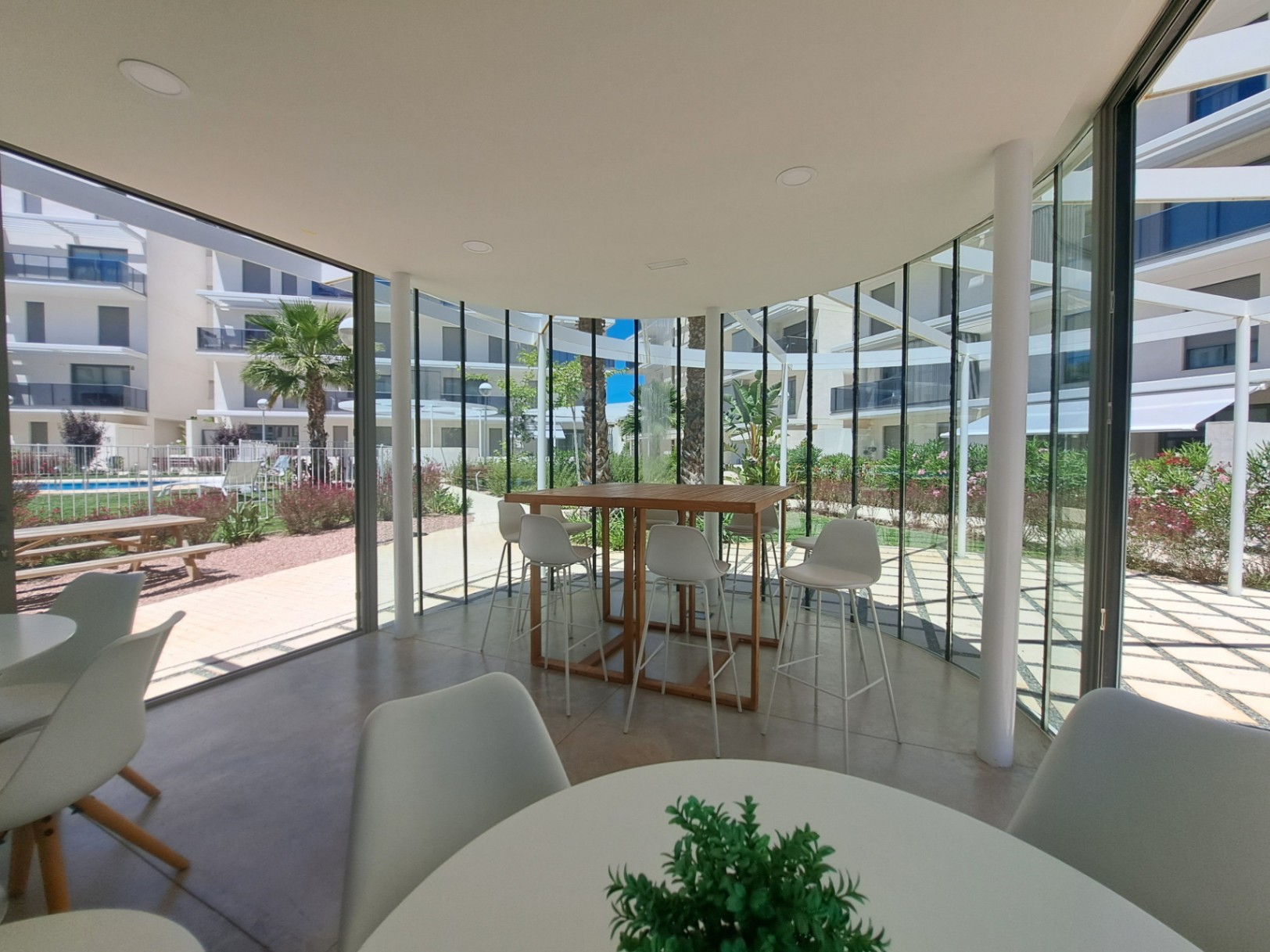 Apartamento en planta baja con gran terraza junto al Club Náutico de Dénia