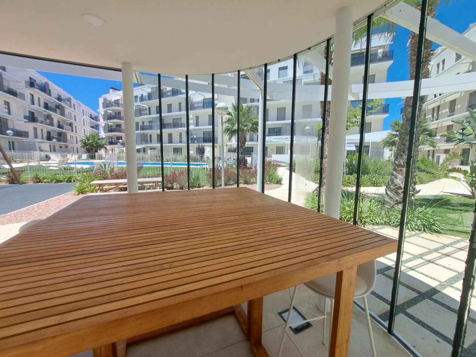 Apartamento en planta baja con gran terraza junto al Club Náutico de Dénia