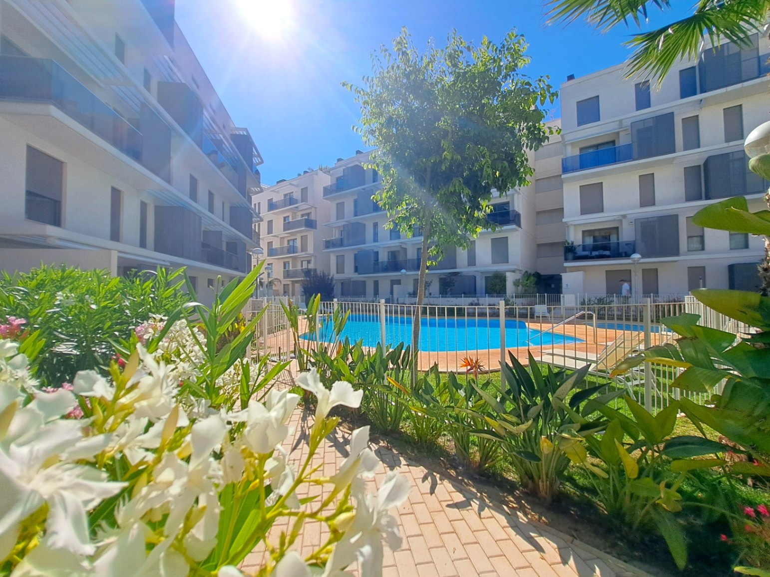 Apartamento en planta baja con gran terraza junto al Club Náutico de Dénia