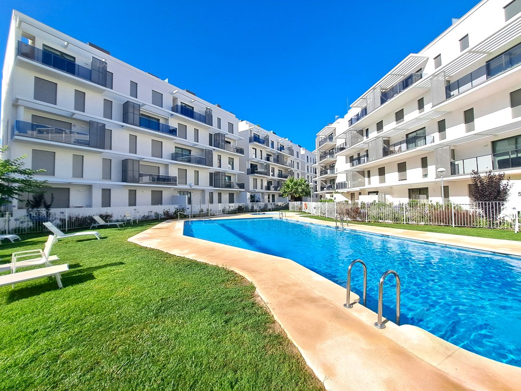 Apartamento en planta baja con gran terraza junto al Club Náutico de Dénia
