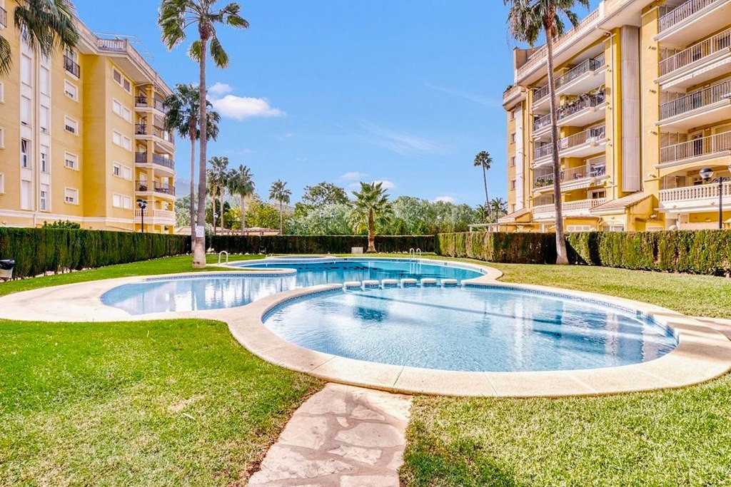 Apartment with pool and views of Montgó for sale in Dénia