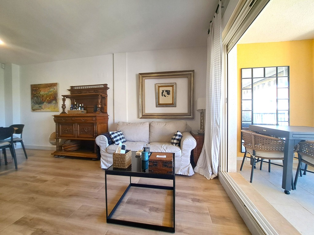 Apartment with pool and views of Montgó for sale in Dénia