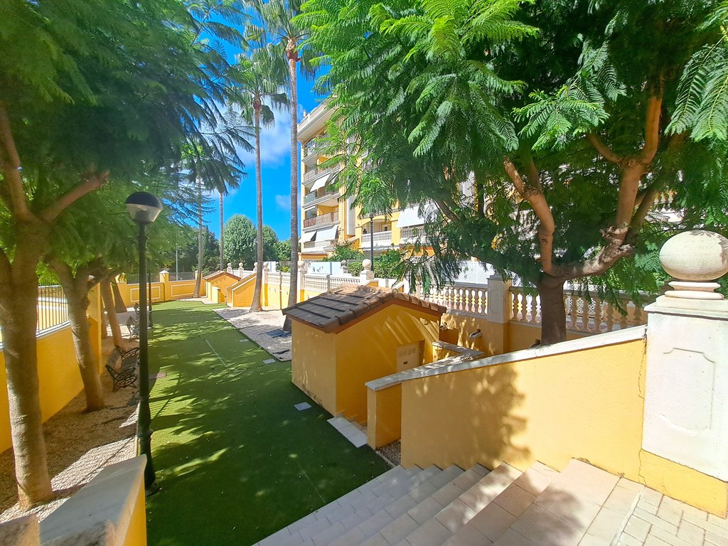Apartment with pool and views of Montgó for sale in Dénia