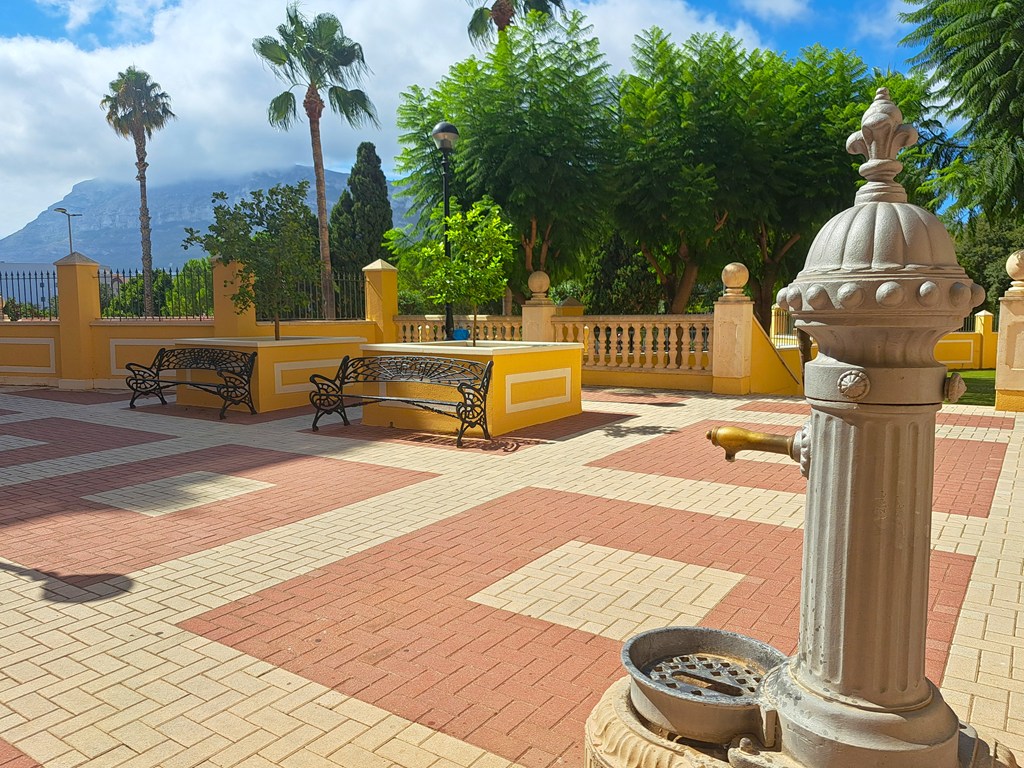 Apartment with pool and views of Montgó for sale in Dénia